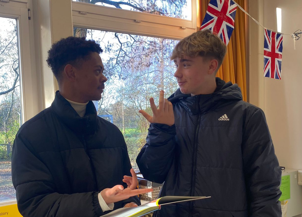 Schüler stellen das Fach Englisch vor